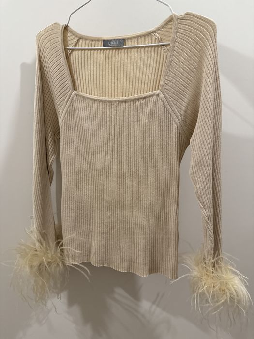 Нарядная бежевая кофта Lichi