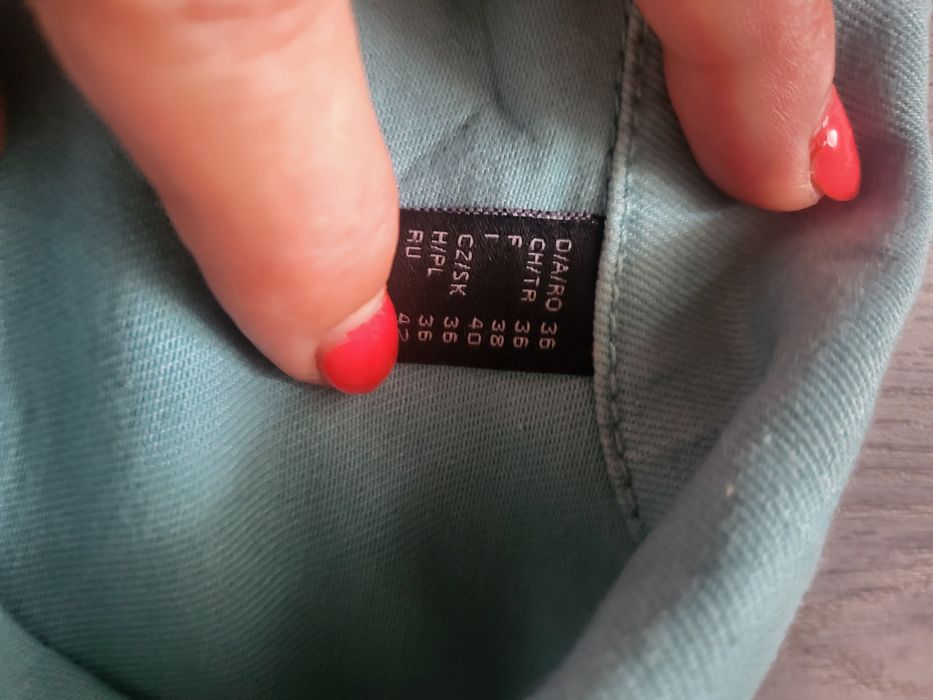 Vand geaca numarul s