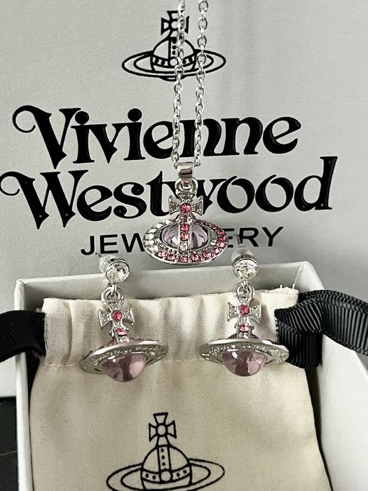 set Vivienne Westwood
