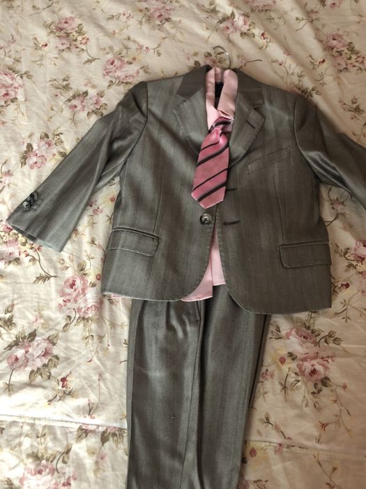 Марков костюм за момче на 3-4г. Чисто нов.