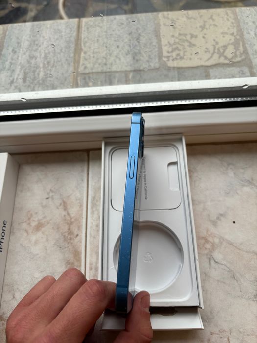 Телефон Iphone 13