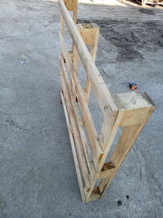 Продавам палети и дървени скари