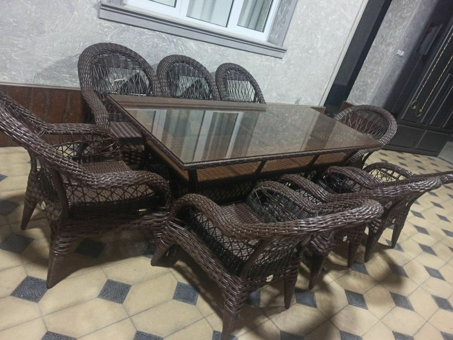 Ratan kachela va stol