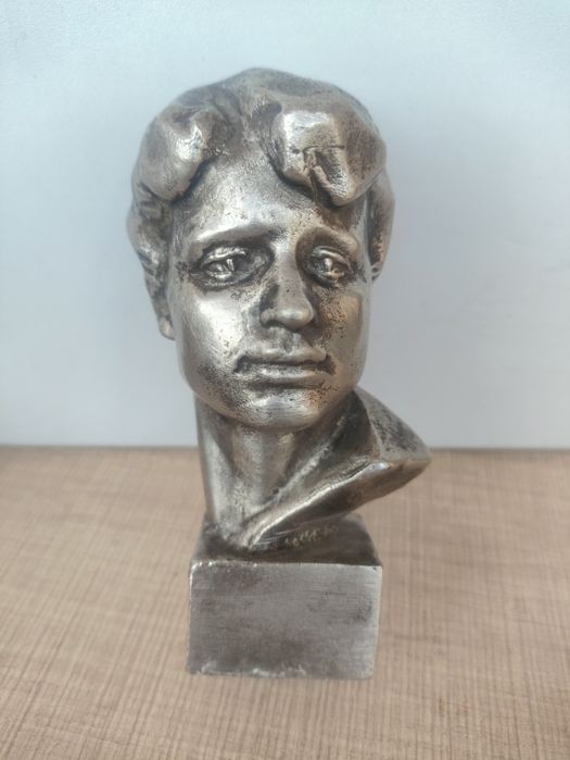 Продам бюст С.Есенина.