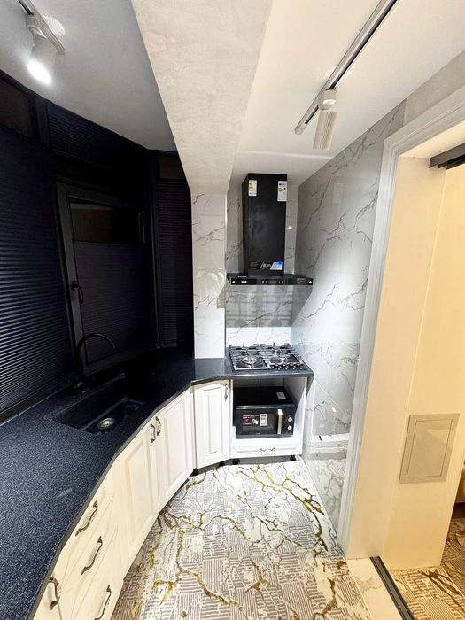 Yunusobod shaxriston metro yonida oilaga