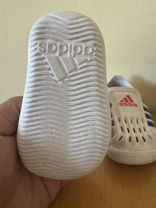 Детски затворени сандали Adidas