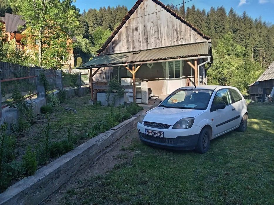 Vând Casă Scărișoara