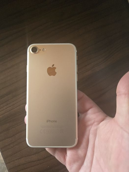 Vand sau schimb cu scule(drujba) Iphone 7 gold