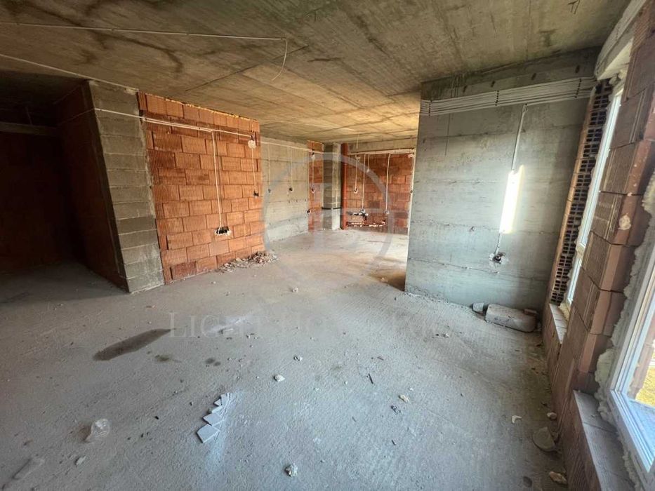 Продава се Тристаен апартамент в Пловдив, Остромила - 105 кв.м за 704 €/кв.м - Снимка #1