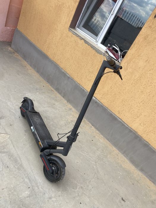 Trotineta nave in stare ff buna pt mai multr detalii sunati la nr de t