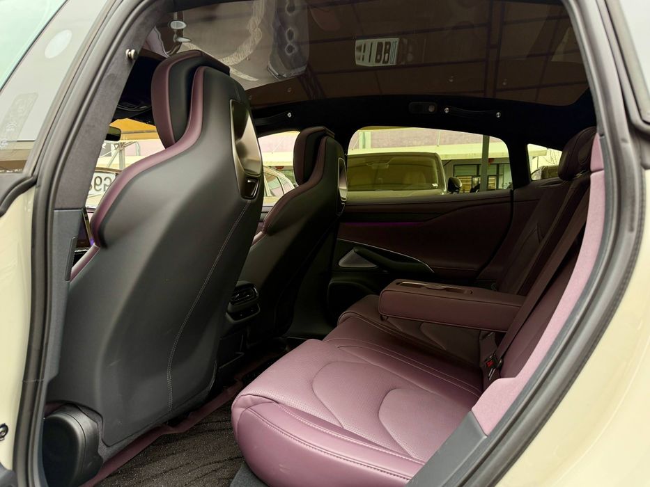 Xiaomi su7 max full pazitsiya