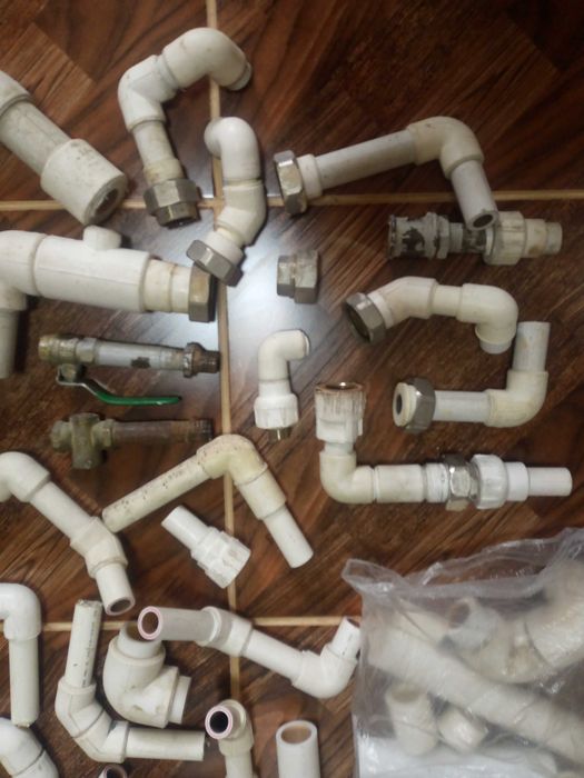 Запчасти Б/У американки адаптеры газ краны углы повороты.Цена за все