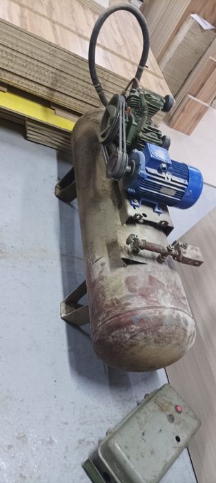 Воздушный компрессор 200 литров