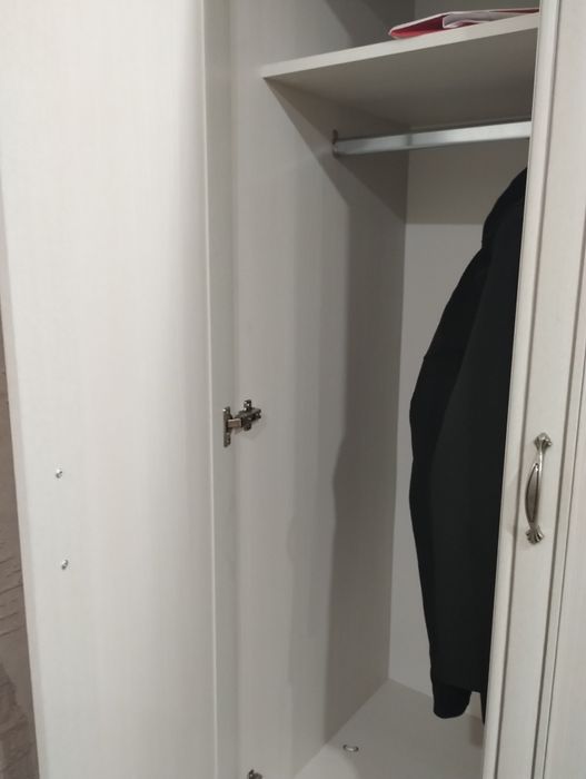 Продам шкаф и стол