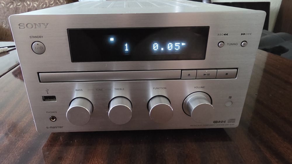 Аудио система Sony CMT-G1iP, CD плеър, Тунер FM, USB, AUX, 2x50W