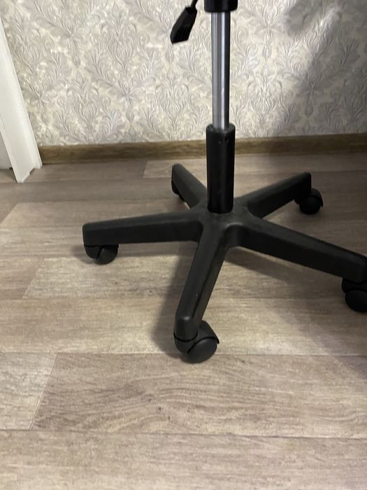 Стул на колесике