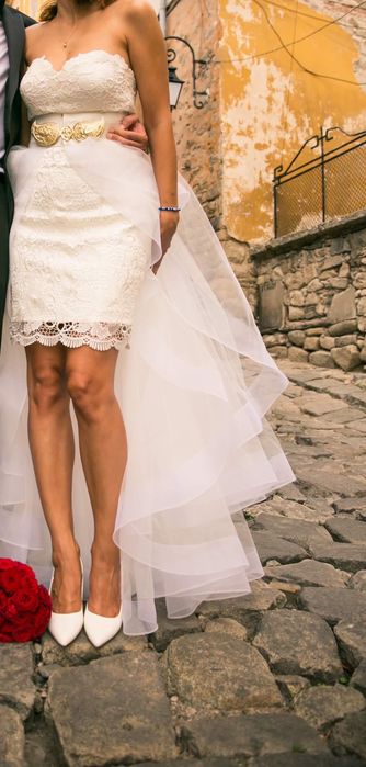 Къса сватбена рокля с пола от тюл