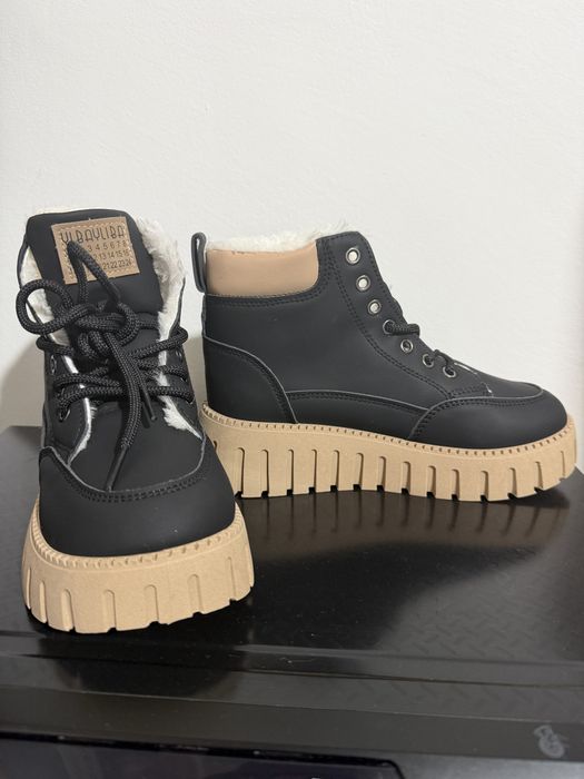 Продам демисезонные ботинки женские