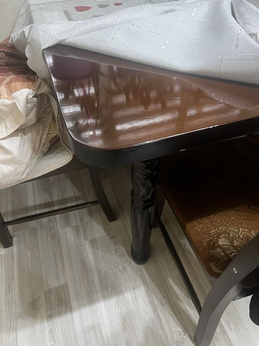 Стол с стульями