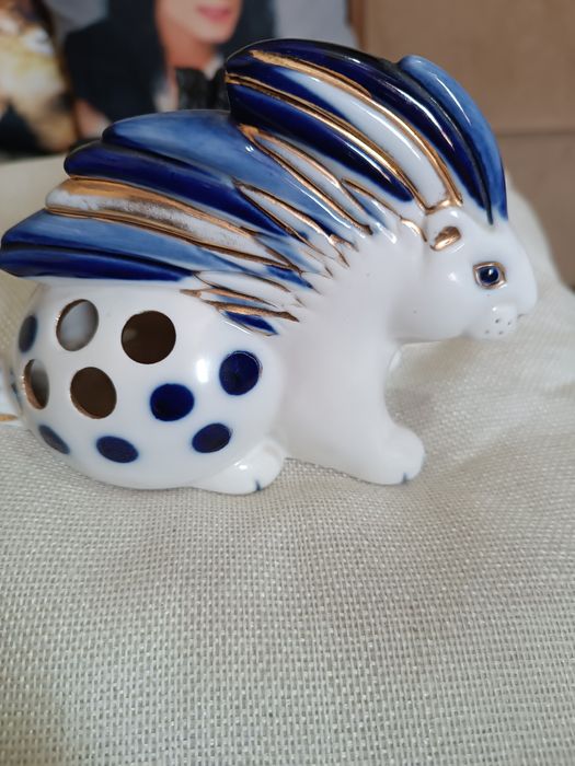 Продаю фарфоровую статуэтку дикобраз ЛФЗ