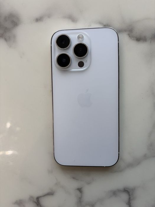 Продавам айфон 14 pro,silver,128 GB,на 3 години,отлично състояние
