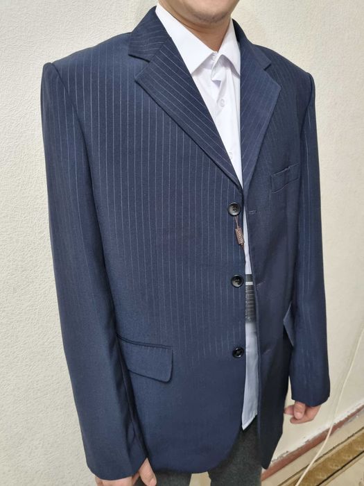 Продаю костюмы в отличном состоянии