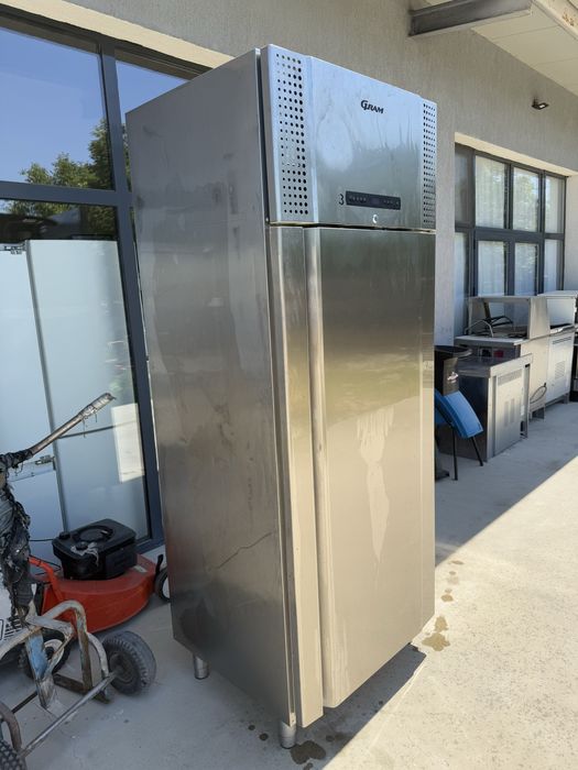 професионален хладилник Gram 215см