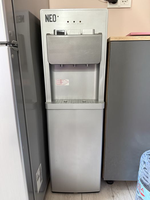 Диспенсър с долно зареждане Neo