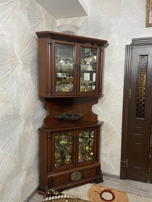 Угловая стенка для зала.