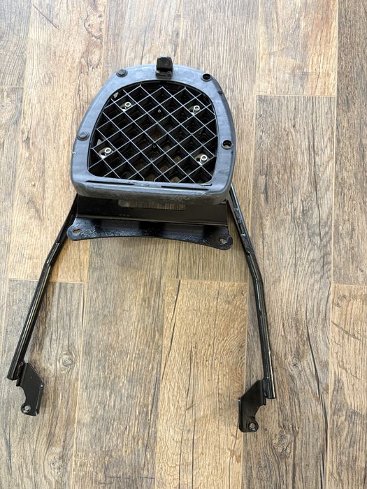 Куфар и Стойка за piaggio x9