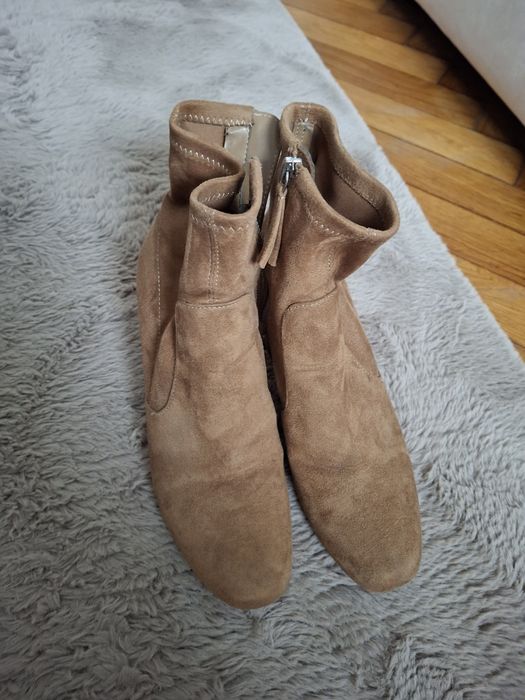 Vând ghete stradivarius marimea 38