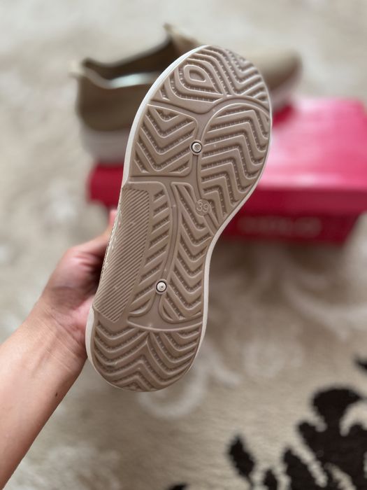 Новые кроссовки унисекс