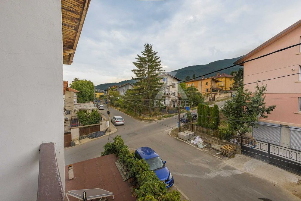 Продава къща в ж. кв. Драгалевци