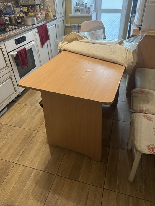 Продам стол б/у самовывоз