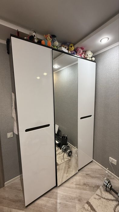 Продам 3дверный шкаф