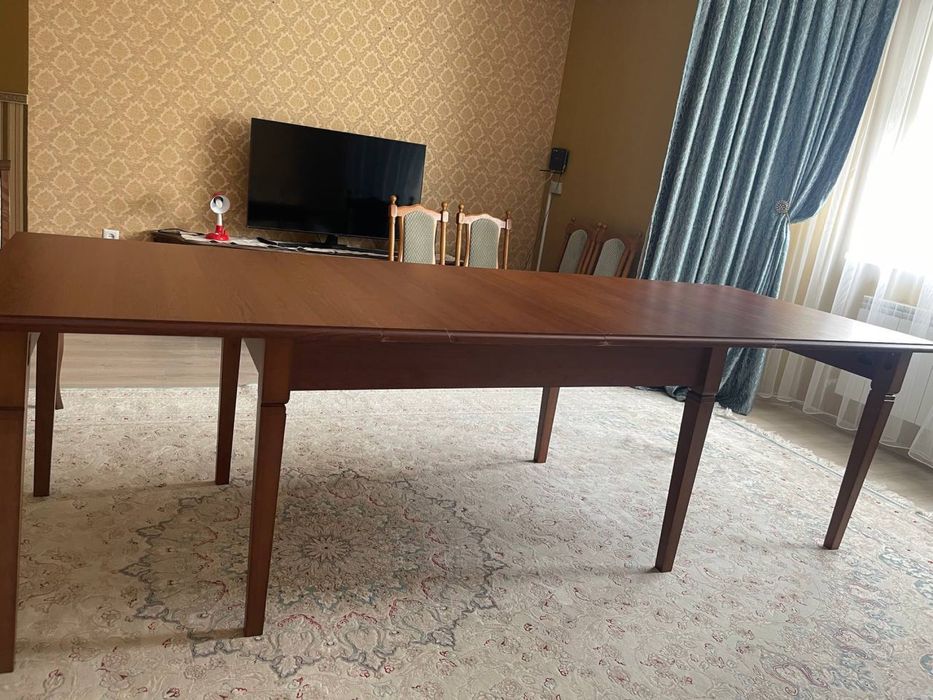 Гостиный стол зал