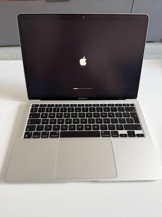 MacBook Air impecabil
