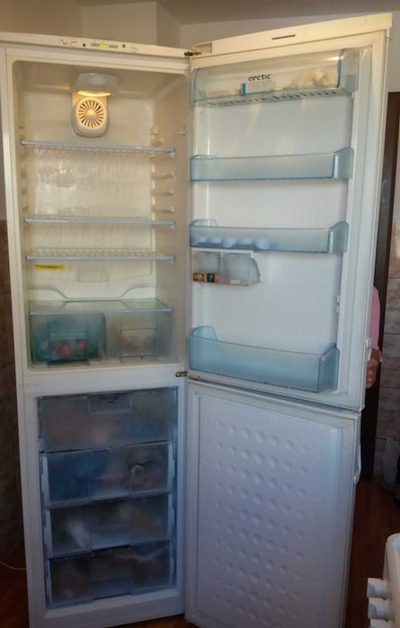 Rafturi usa combina frigorifica artic K3862