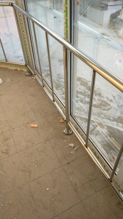 Перила из нержавеющей стали.