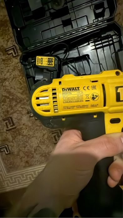 Удърна бормашина/винтоверт Dewalt DCD776D2T