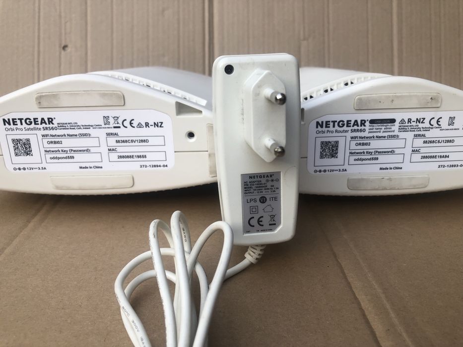 Router NETGEAR  Orbi SRS60 si ASUS RT-AC 55U