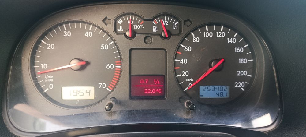 Vând Golf 4 benzină