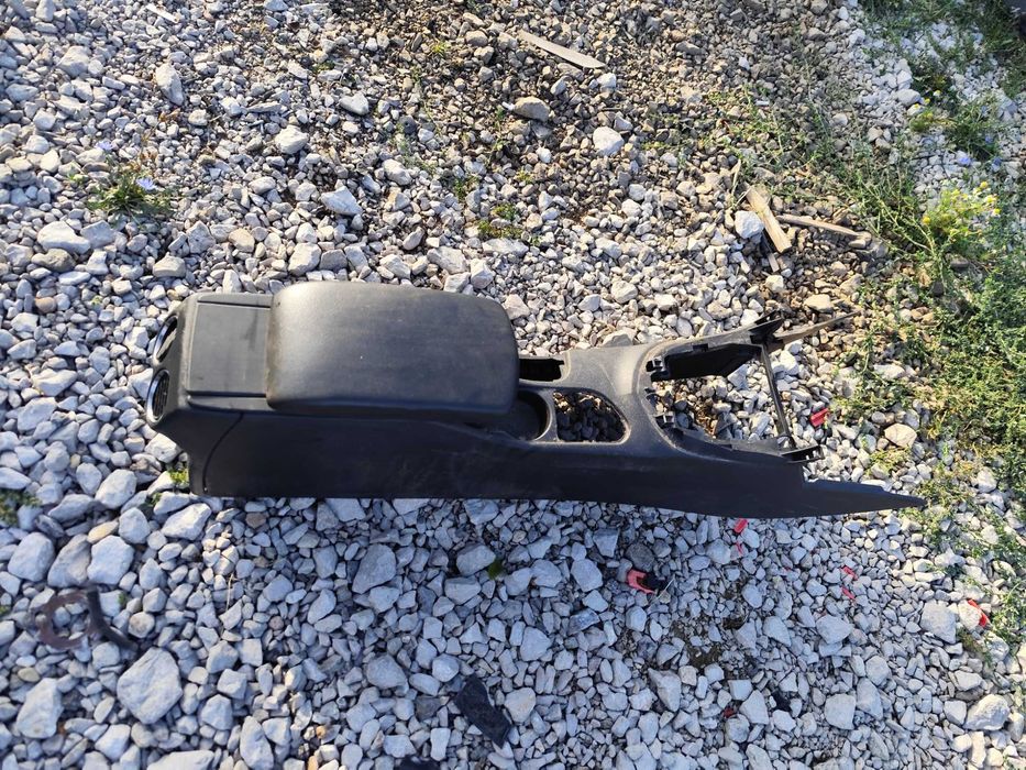 Подлакътник Пежо 308