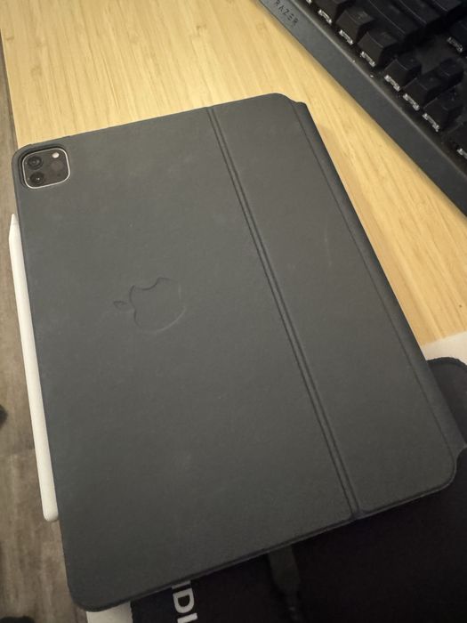 Ipad pro 11 inch 4th gen with magic keyboard and stylus