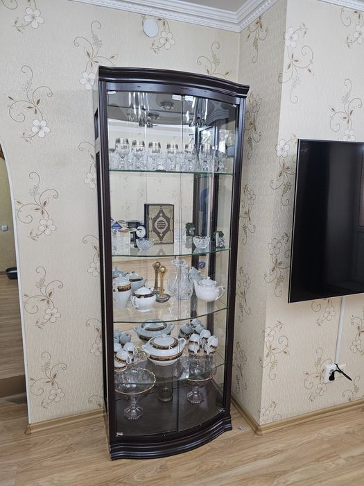 Продам шкаф витрину б/у