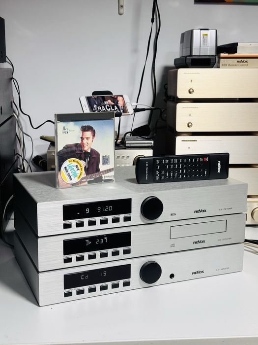 Linie audio-REVOX S25 amplifier,S22-CD,S26-Tuner RDS ,S28-telecomandă