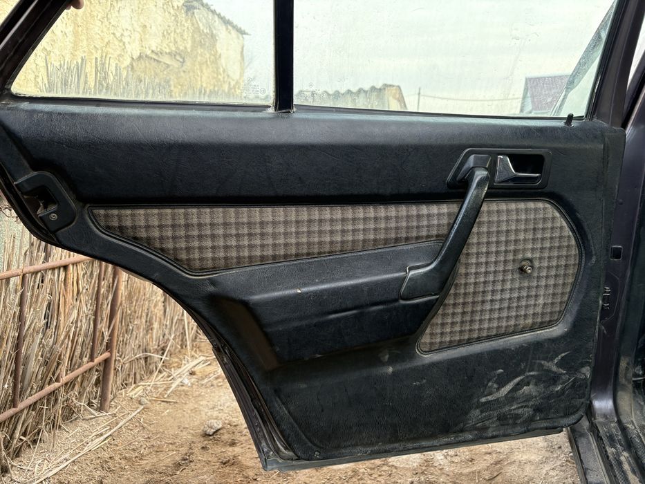 Обшивкий мерседес 190