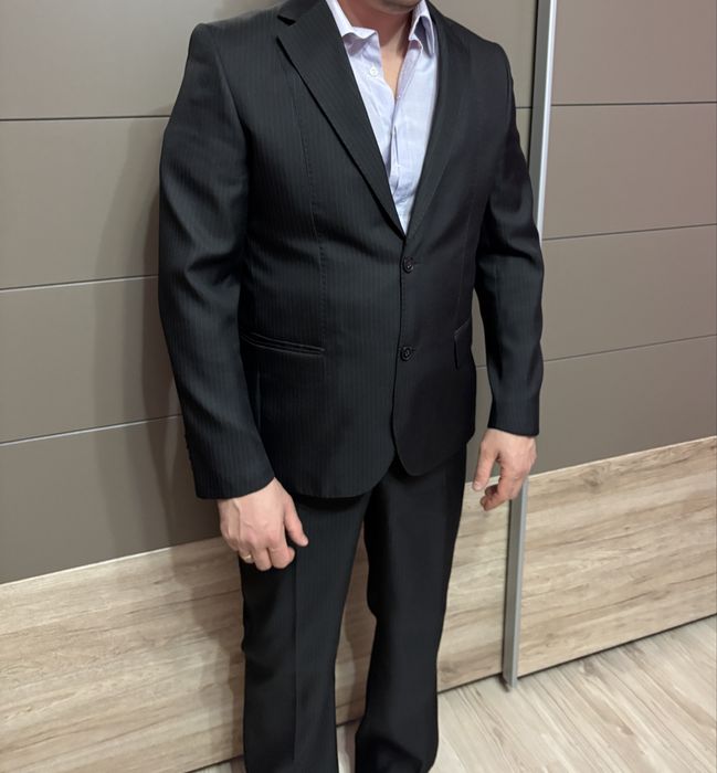 Черен официален костюм ,риза