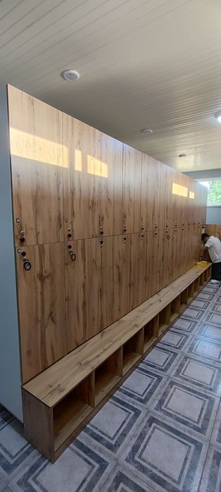 Шкафы в раздевалке