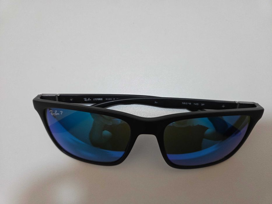 Оригинални Ray-Ban RB4385 Polarized (Chromance) – Като нови! Пълен комплект